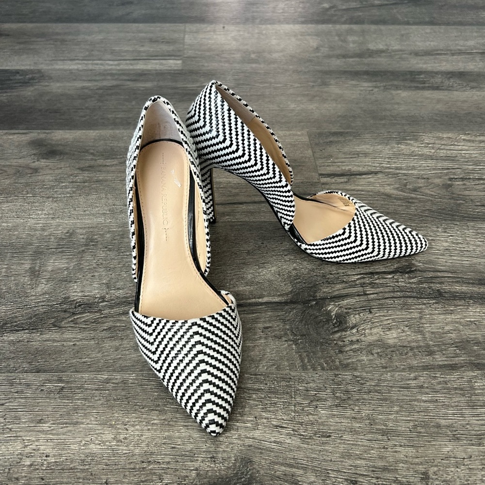 Banana republic Black and white heels, sz 9.